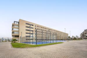 a large building in front of a parking lot at Sofie apartamento turístico in Roquetas de Mar