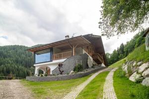 a house on the side of a hill at Eggerhof im Sarntal in Sarntal