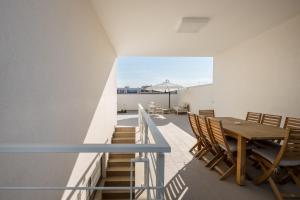 a dining room with a table and chairs at La Tavernetta di Elisa in Calimera