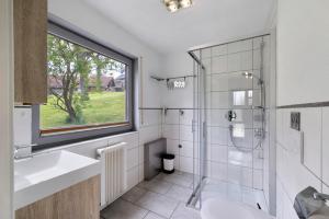 a bathroom with a shower and a sink and a window at Ruhig Wohnen in Sulz in Sulz am Neckar +14 photos