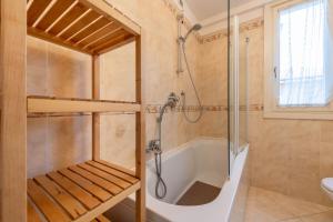a bathroom with a tub and a shower and a sink at Appartamento Rocchetta in Salò +16 photos