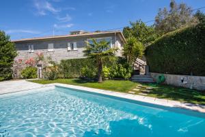 a house with a swimming pool in a yard at Casa do Valado in Resende