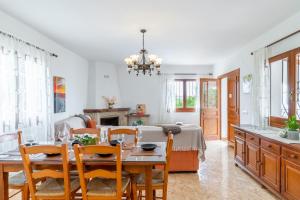 a kitchen and dining room with a table and chairs at La Boniquesa in Benissa