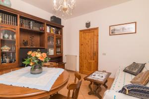 a room with a table with a vase of flowers on it at Casa Mabelle in Palau