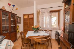 a dining room with a table and chairs at Casa Mabelle in Palau