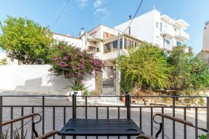 a blue chair sitting on a balcony in front of a house at En Tino 1 in Tinos