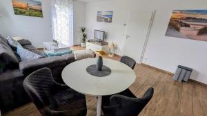 a living room with a table and a couch at Ferienwohnung Strandliebe in Lubmin