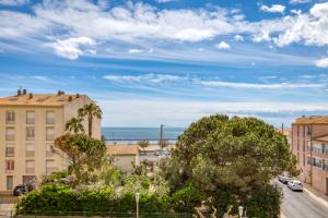 a view of the ocean from a building at Les Ptits Loups, le Grau d'Agde in Le Grau-dʼAgde