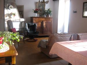 a living room with a couch and some chairs at Appartement T3 chambre d'hôte in Panazol