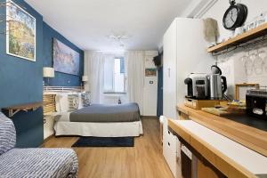 a small room with two beds and a kitchen at Ca Du Grifun - Vernazza in Vernazza
