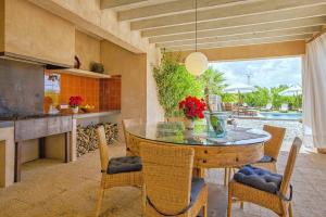 a kitchen and dining room with a table and chairs at Son Puca 1 in Búger