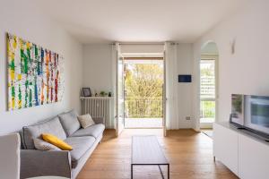 a living room with a couch and a tv at Suite 51 - Arona in Arona