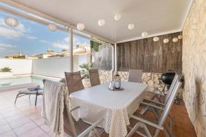 a dining room with a table and chairs on a balcony at Villa Sueño in Mazarrón