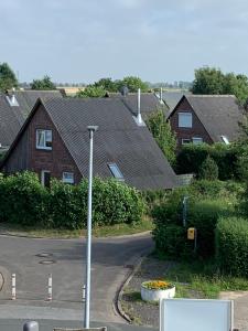 a house with a street sign in front of it at Ferienhaus Friedrichskoog - Spitze in Friedrichskoog-Spitze