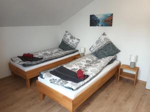 two twin beds in a room with a picture on the wall at Superior Apartment Waldblick in Westerheim