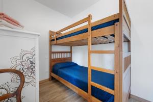 a bunk bed room with a bunk bed in a room at Casa Loppia 2022 in Caprino Veronese