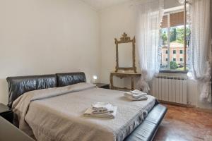 a bedroom with a bed and a mirror and a window at Comfort a 5 Minuti Dal Mare in Camogli