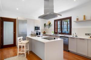 a kitchen with white cabinets and a white counter top at Villa Tahoyo in Máguez