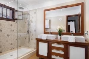 a bathroom with two sinks and a shower at Villa Tahoyo in Máguez +22 photos