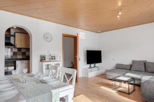 a living room with a table and a couch at Ferienwohnung Landliebe in Biederbach Baden-Württemberg