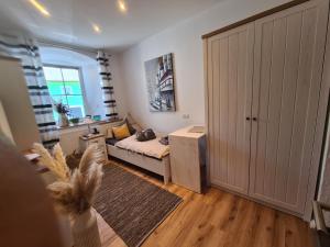 a bedroom with a bed and a large closet at Haus Waldstein Kraxler Single in Weißenstadt