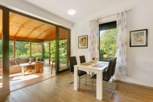 a dining room and living room with a table and chairs at Ferien im Grünen in Mammelzen