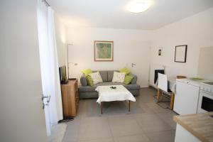 a living room with a couch and a table at Ferienwohnung Im Schiller in Wiesenbronn