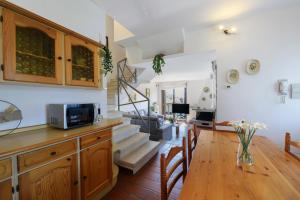 a kitchen and living room with a table and chairs at Residenza Le Paolette con piscina in Padenghe sul Garda