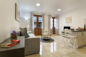 a living room with a couch and a table at Apartamento Rolycar 204 in Icod de los Vinos