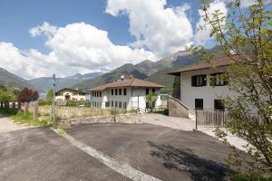 an empty parking lot in front of a house at di Pastei 13 in Ledro