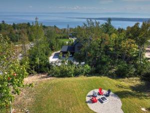 an overhead view of a yard with a house at O Vitre Spa - Relax with St-Lawrence Views in Les Éboulements