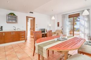 a living room with a dining table and a kitchen at Costa Luxe Almuñecar in Almuñécar