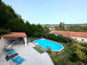an overhead view of a swimming pool on a house at Villa des ermites in Favières