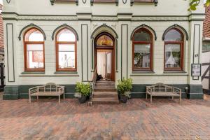 a building with two benches in front of it at Ferienwohnungen Wiese - Nickel 2 in Arnis