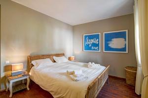 a bedroom with a large bed with towels on it at Villa Apple in Vale do Lobo