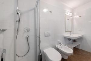 a bathroom with a shower and a toilet and a sink at Obertrisaierhof Wohnung 2 in Fie allo Sciliar +17 photos