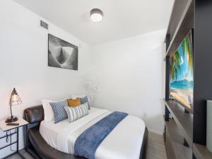 a bedroom with a bed and a tv in it at Brickell Bay View in Miami