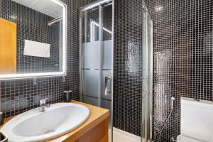 a bathroom with a sink and a glass shower at Annex Bedroom - Oporto Garden in Porto +15 photos