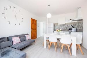 a white living room with a white table and chairs at Gran Sol Family 8 in Felanitx