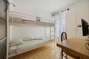 a bedroom with two bunk beds and a desk at Casa Vitorino in Sagres
