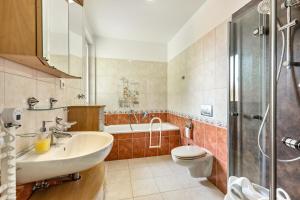 a bathroom with a sink and a toilet and a shower at 2 Zimmer Ferienwohnung 69 Qm in Mittenwalde +20 photos