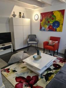 a living room with a table and two chairs at Das Moevennest in Bad Camberg