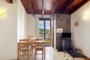 a dining room with a table and a wood stove at Apto Ideal En Osseja in Osséja