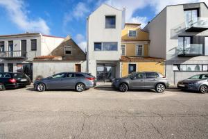 a group of cars parked in a parking lot at Salina Ria Studio in Aveiro