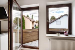 a room with a window and a balcony at Ferienwohnung In Bempflingen in Bempflingen