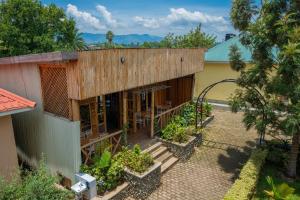 an overhead view of a house with a courtyard at SILVER OAKS HOTEL Boma in Fort Portal