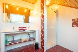 a bathroom with a shower and a sink at Maison Indépendante Sur Jardin in Mahalon +26 photos
