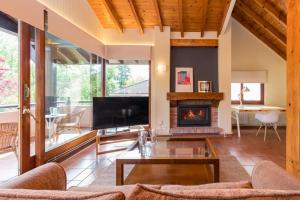 a living room with a fireplace and a tv at Casa Velasco in Esles