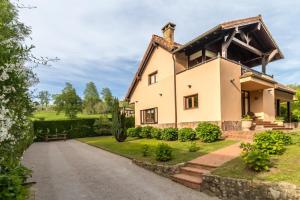 an image of a house at Casa Velasco in Esles