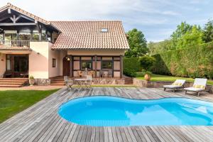a home with a swimming pool and a house at Casa Velasco in Esles